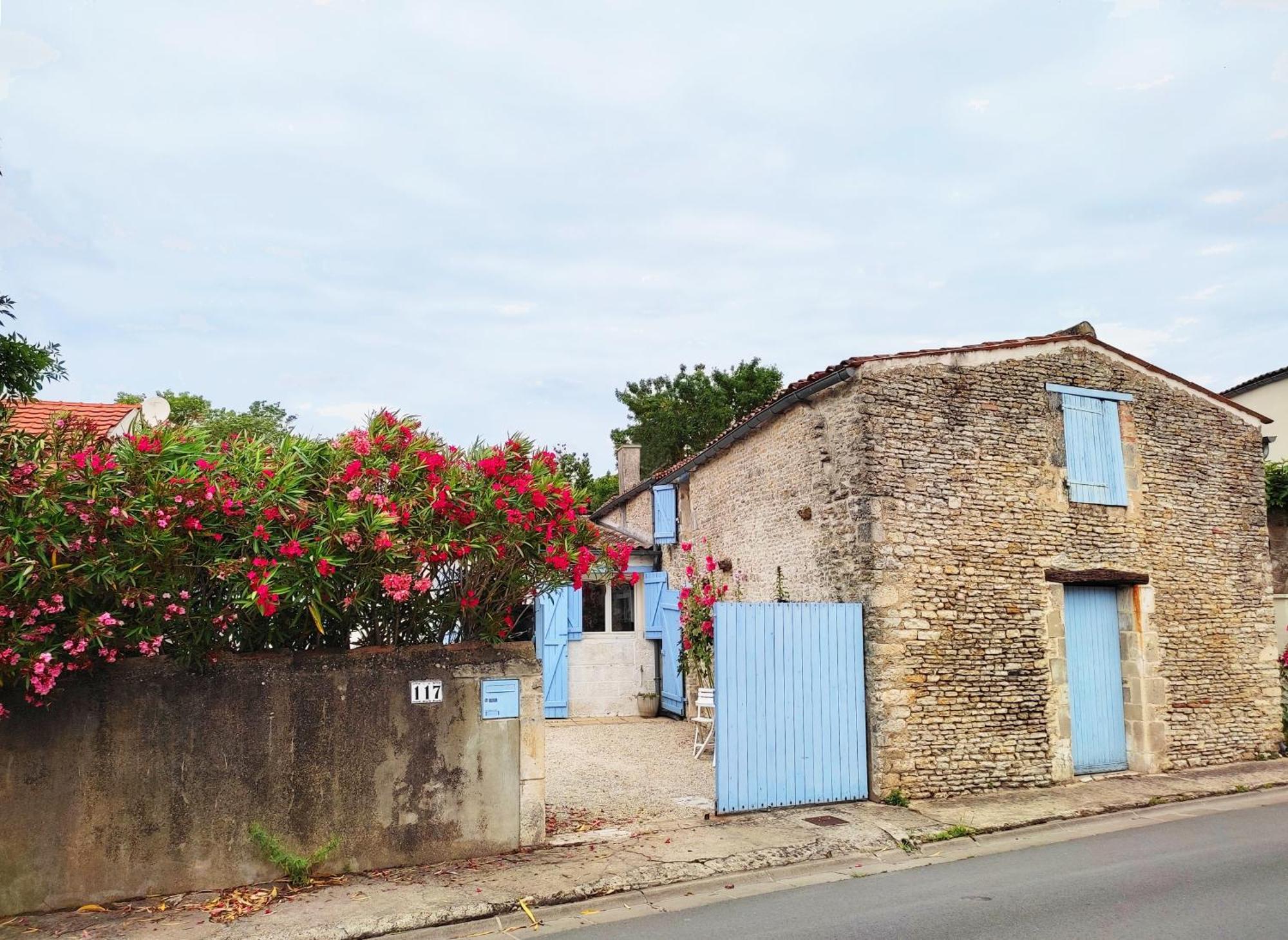 La Grange Bleue - Parking Prive - A 2Km De La Mer Saint-Georges-d'Oleron Extérieur photo